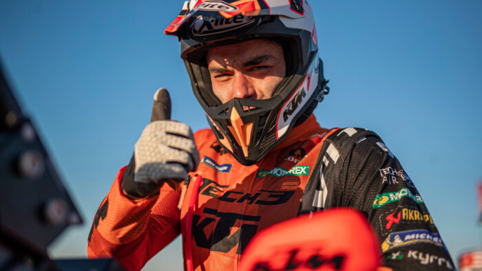Danilo Petrucci re-joins Dakar after technical issue